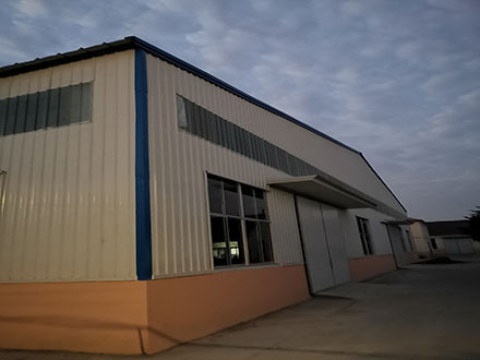 华跃防腐耐磨管道有限公司_厂区一角9